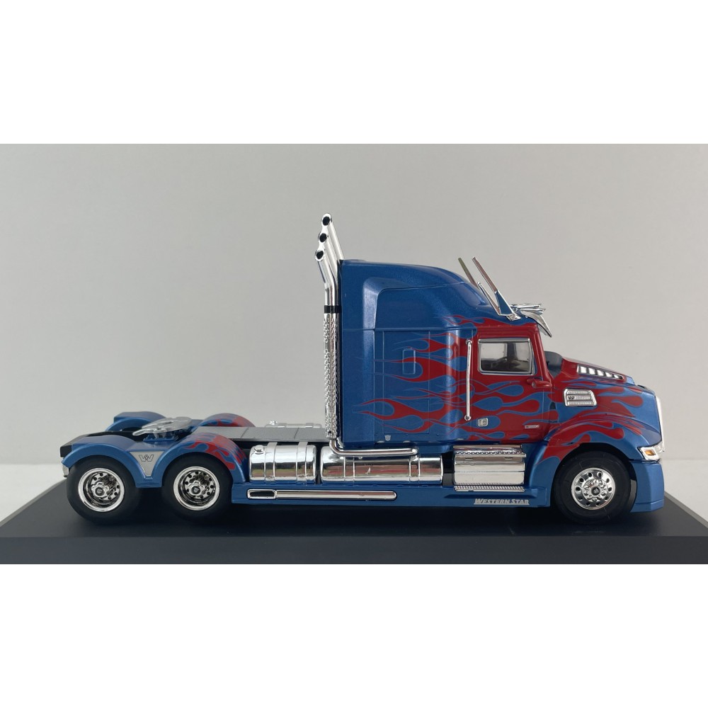 Hachette G1470018 - Western Star 5700 EX 6x4 Truck 2011 Blue Metallic Transformers Decor - Scale 1:43