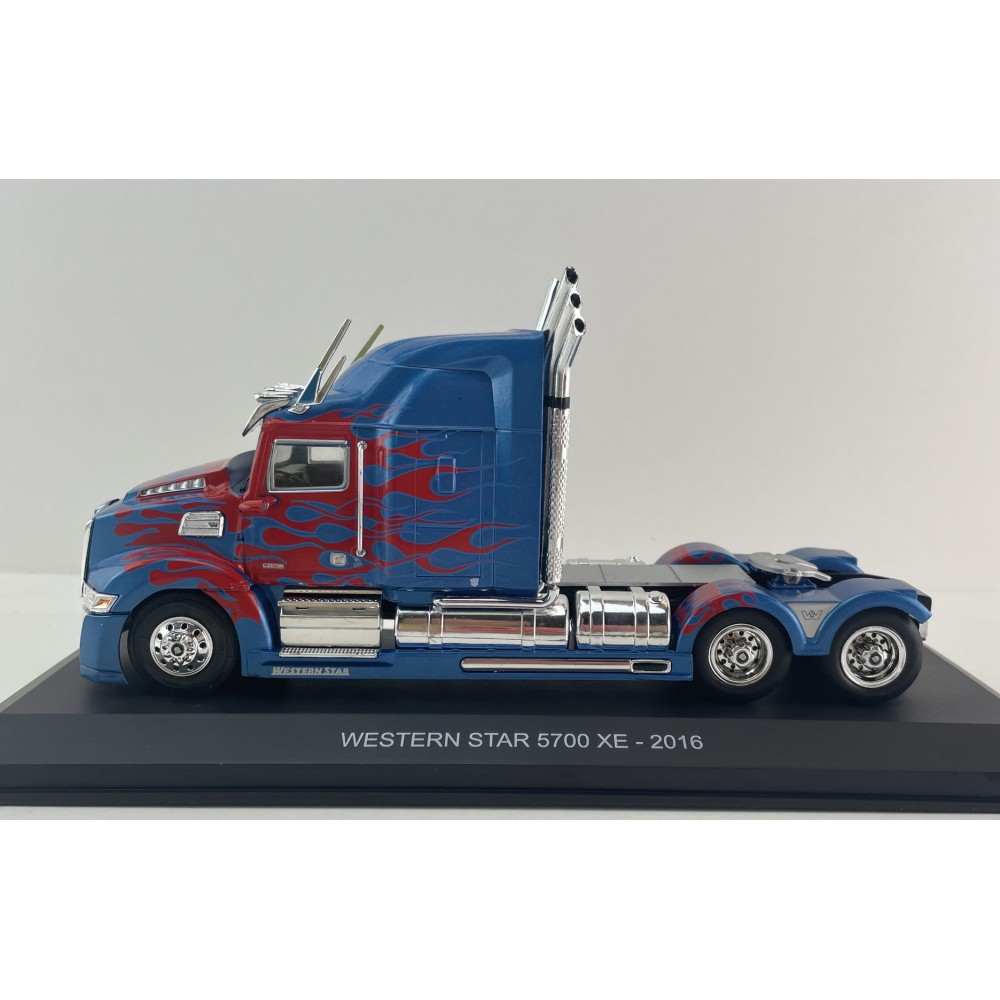 Hachette G1470018 - Western Star 5700 EX 6x4 Truck 2011 Blue Metallic Transformers Decor - Scale 1:43