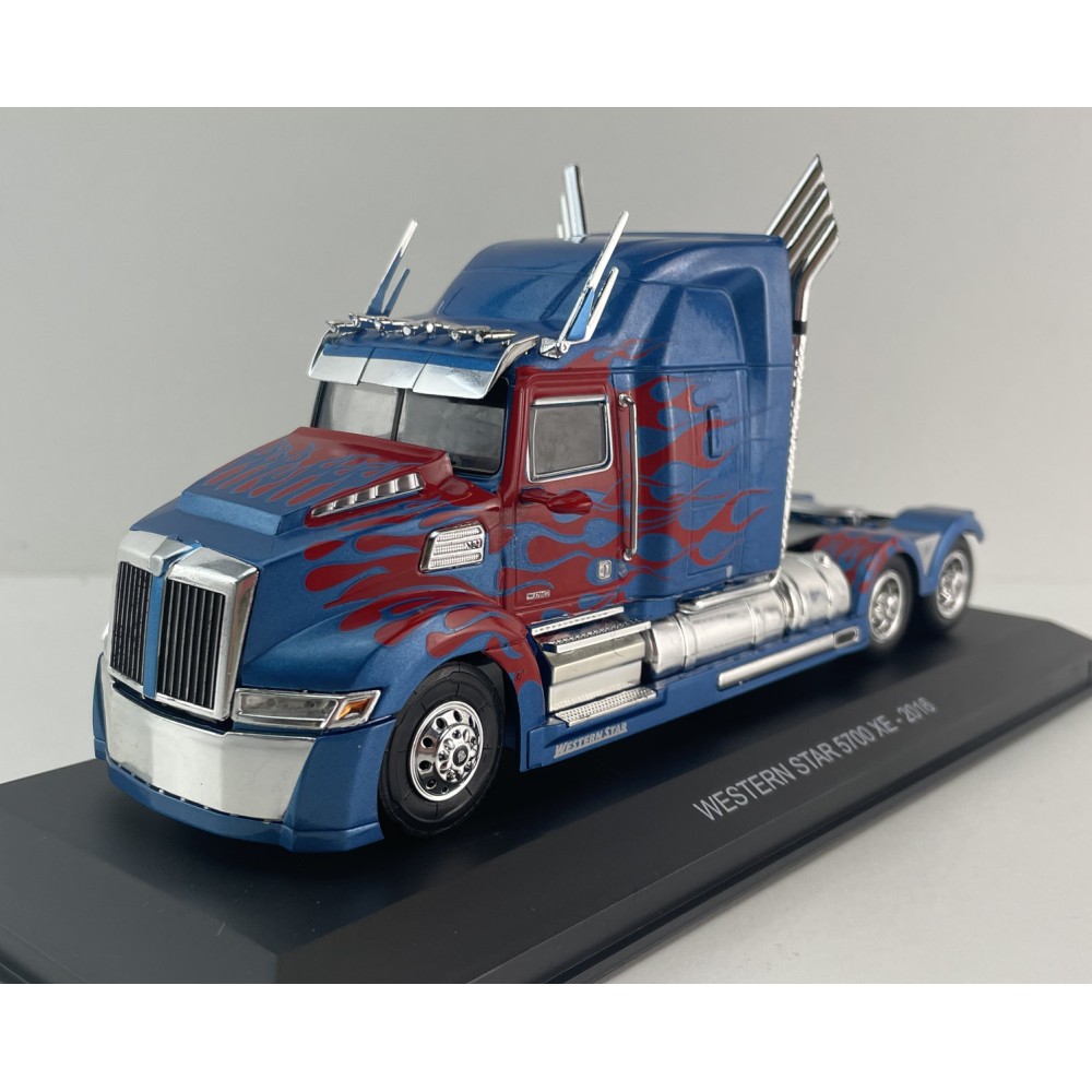 Hachette G1470018 - Western Star 5700 EX 6x4 Truck 2011 Blue Metallic Transformers Decor - Scale 1:43