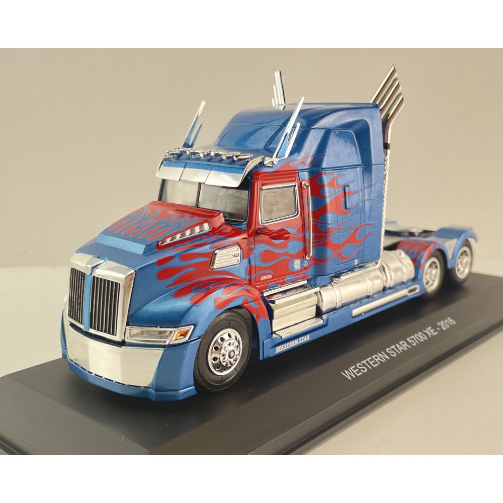 Hachette G1470018 - Western Star 5700 EX 6x4 Truck 2011 Blue Metallic Transformers Decor - Scale 1:43