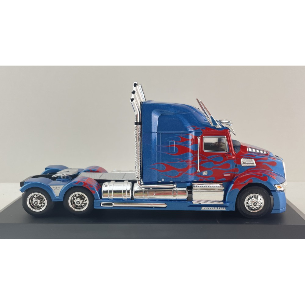 Hachette G1470018 - Western Star 5700 EX 6x4 Truck 2011 Blue Metallic Transformers Decor - Scale 1:43