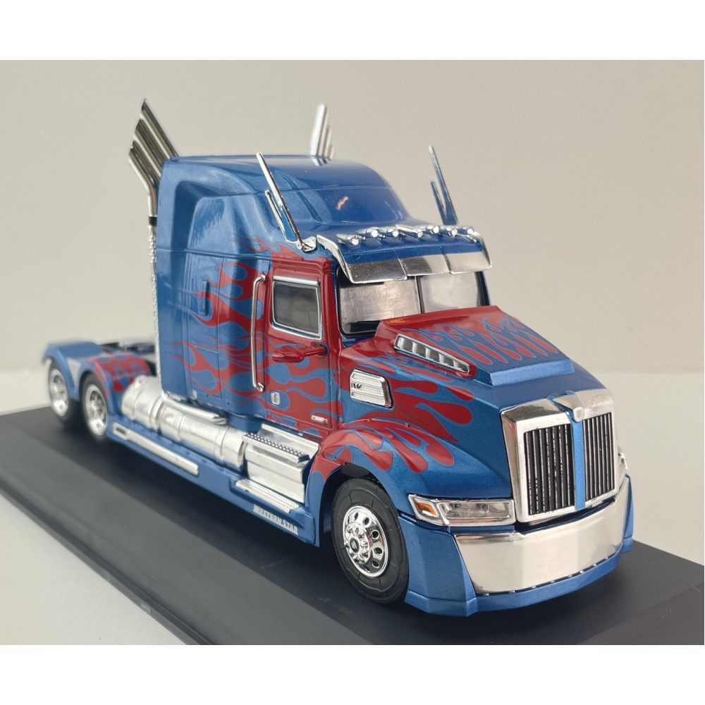 Hachette G1470018 - Western Star 5700 EX 6x4 Truck 2011 Blue Metallic Transformers Decor - Scale 1:43