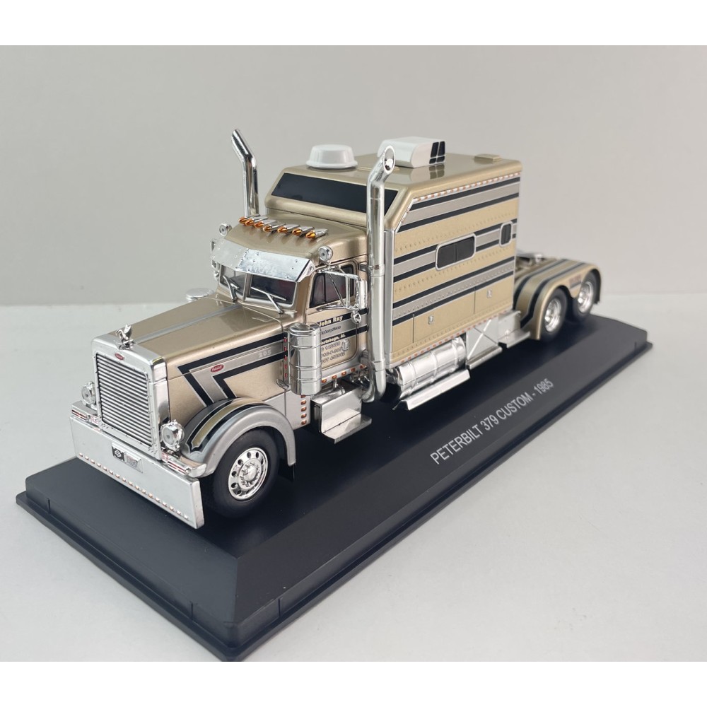Hachette G1470020 - Peterbilt 379 Custom 6x4 Truck 1985 Beige Grey  - Scale 1:43