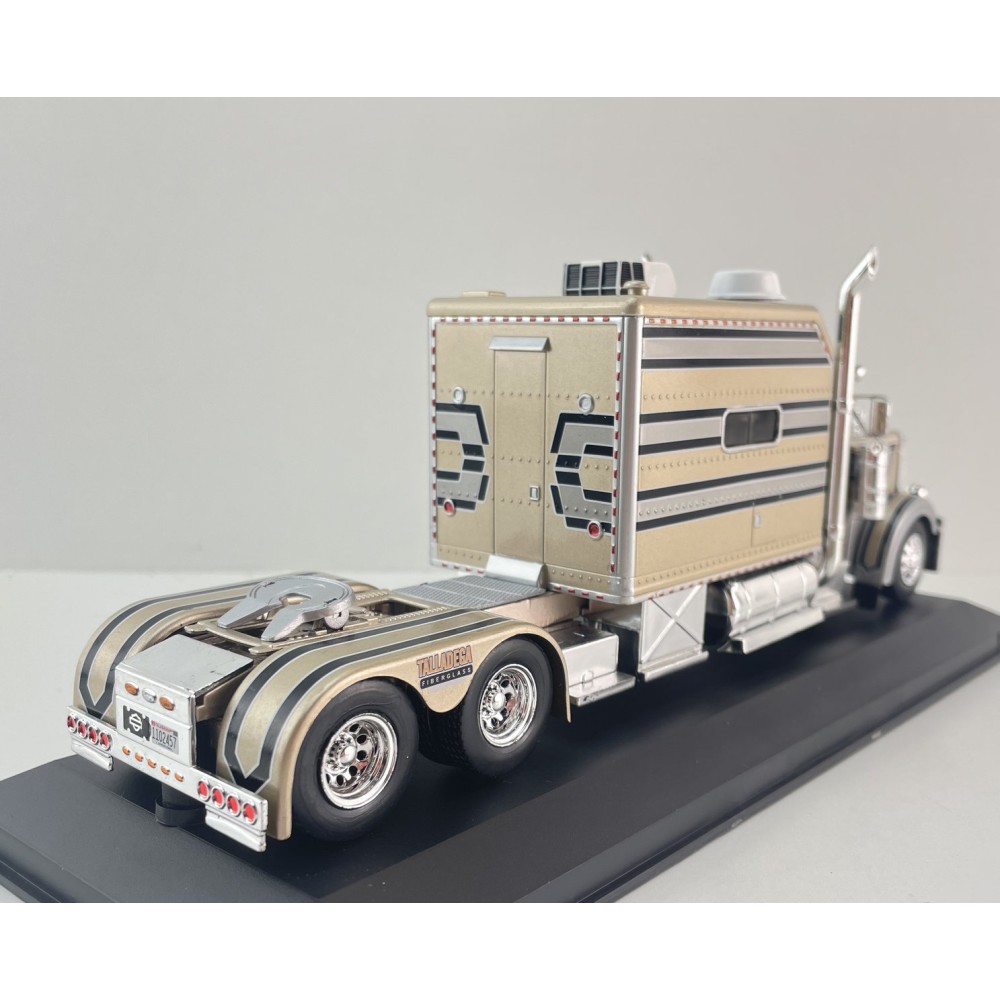 Hachette G1470020 - Peterbilt 379 Custom 6x4 Truck 1985 Beige Grey  - Scale 1:43