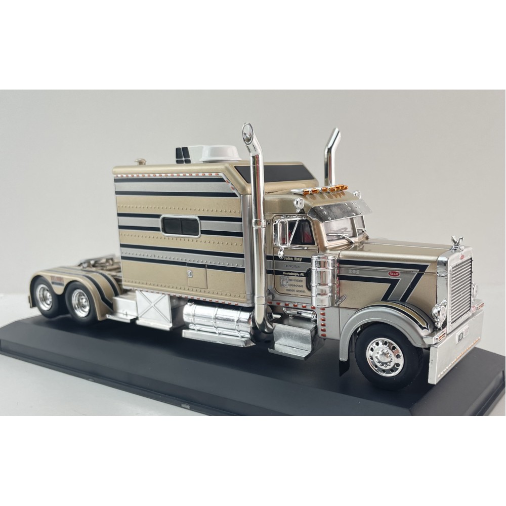 Hachette G1470020 - Peterbilt 379 Custom 6x4 Truck 1985 Beige Grey  - Scale 1:43