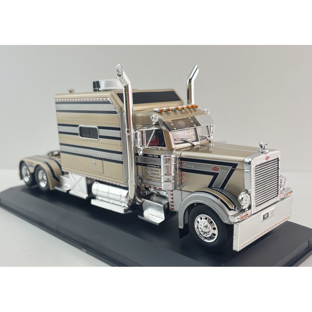 Hachette G1470020 - Peterbilt 379 Custom 6x4 Truck 1985 Beige Grey  - Scale 1:43