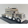 Hachette G1470020 - Peterbilt 379 Custom 6x4 Truck 1985 Beige Grey  - Scale 1:43
