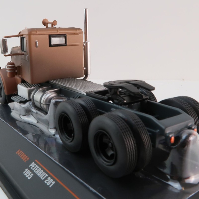 IXO 64TR002 - Peterbilt 281 Rusty Version 1955 Prime Mover 6x4 - Duel Movie - Scale 1:64