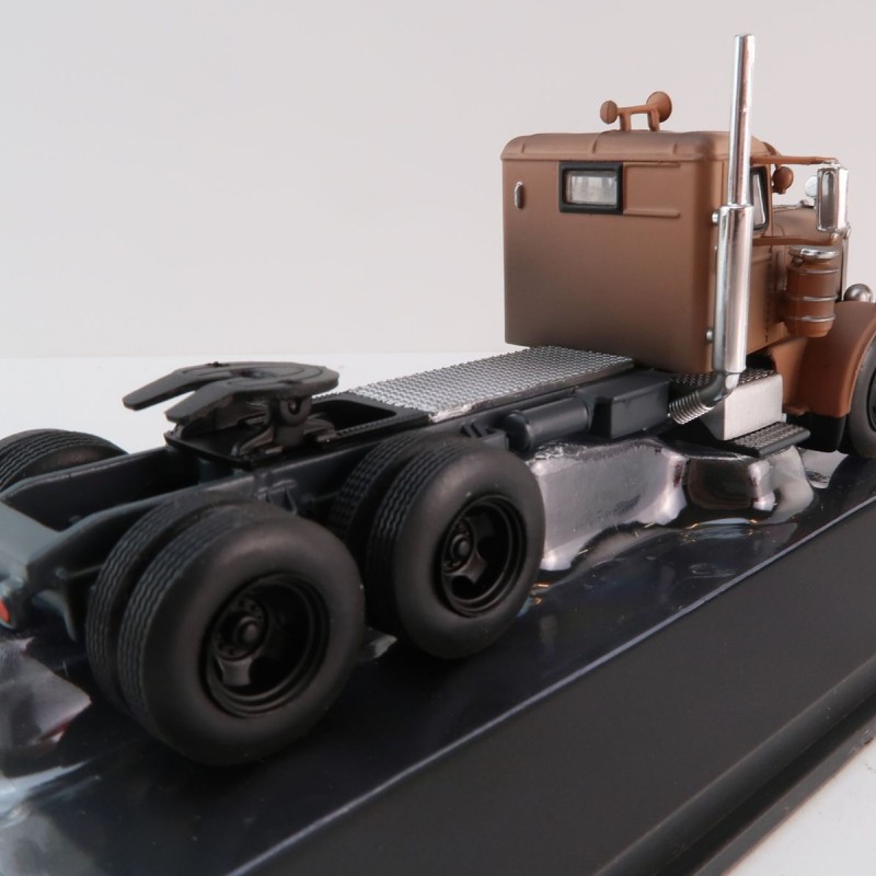 IXO 64TR002 - Peterbilt 281 Rusty Version 1955 Prime Mover 6x4 - Duel Movie - Scale 1:64