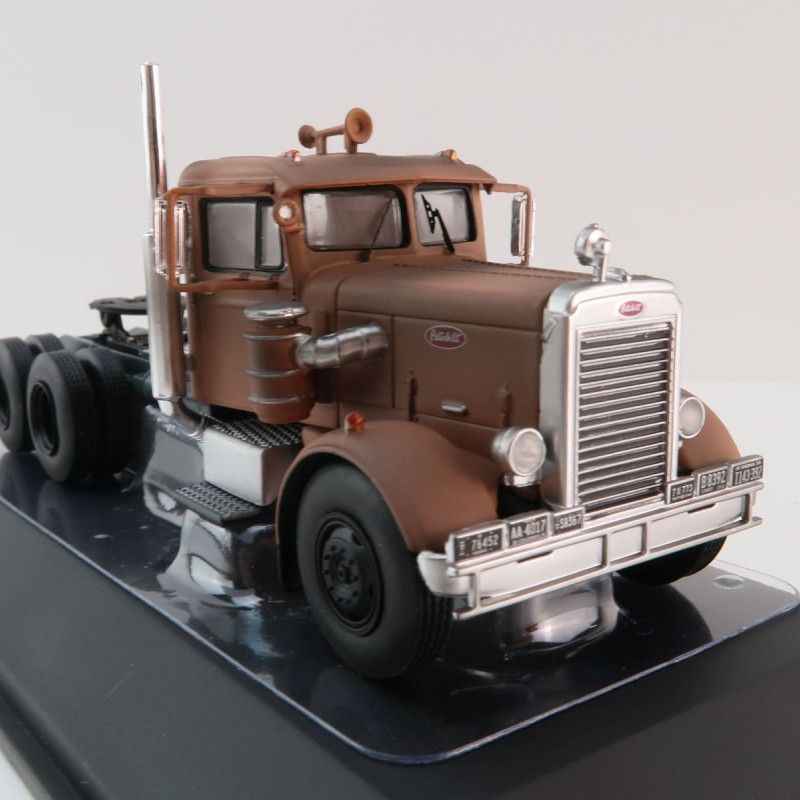 IXO 64TR002 - Peterbilt 281 Rusty Version 1955 Prime Mover 6x4 - Duel Movie - Scale 1:64