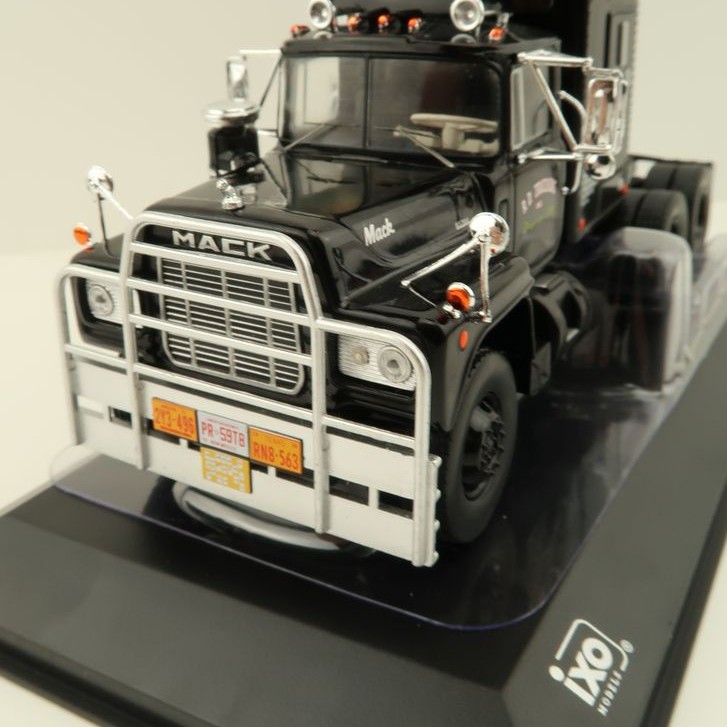 IXO - Mack R-Series 6x4 Prime Mover R.D. Trucking Rubber Ducky Movie Convoy - Scale 1:43
