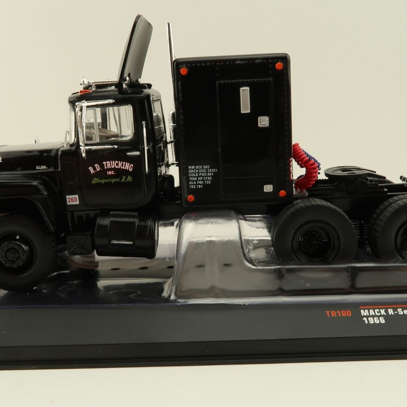 IXO - Mack R-Series 6x4 Prime Mover R.D. Trucking Rubber Ducky Movie Convoy - Scale 1:43
