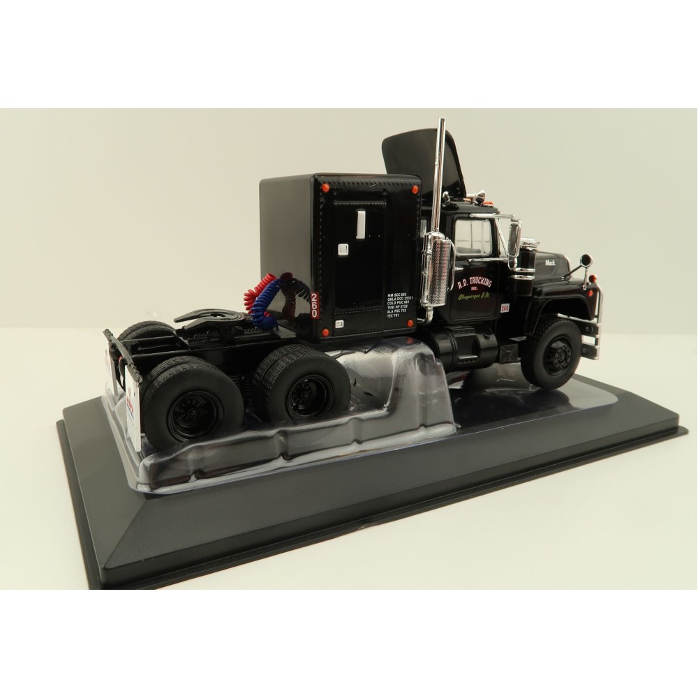 IXO - Mack R-Series 6x4 Prime Mover R.D. Trucking Rubber Ducky Movie Convoy - Scale 1:43