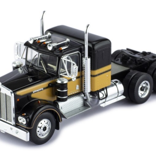 IXO TR144.22 - 1976 Kenworth W900 6x4 Prime Mover Truck - Smokey & The Bandit - Scale 1:43
