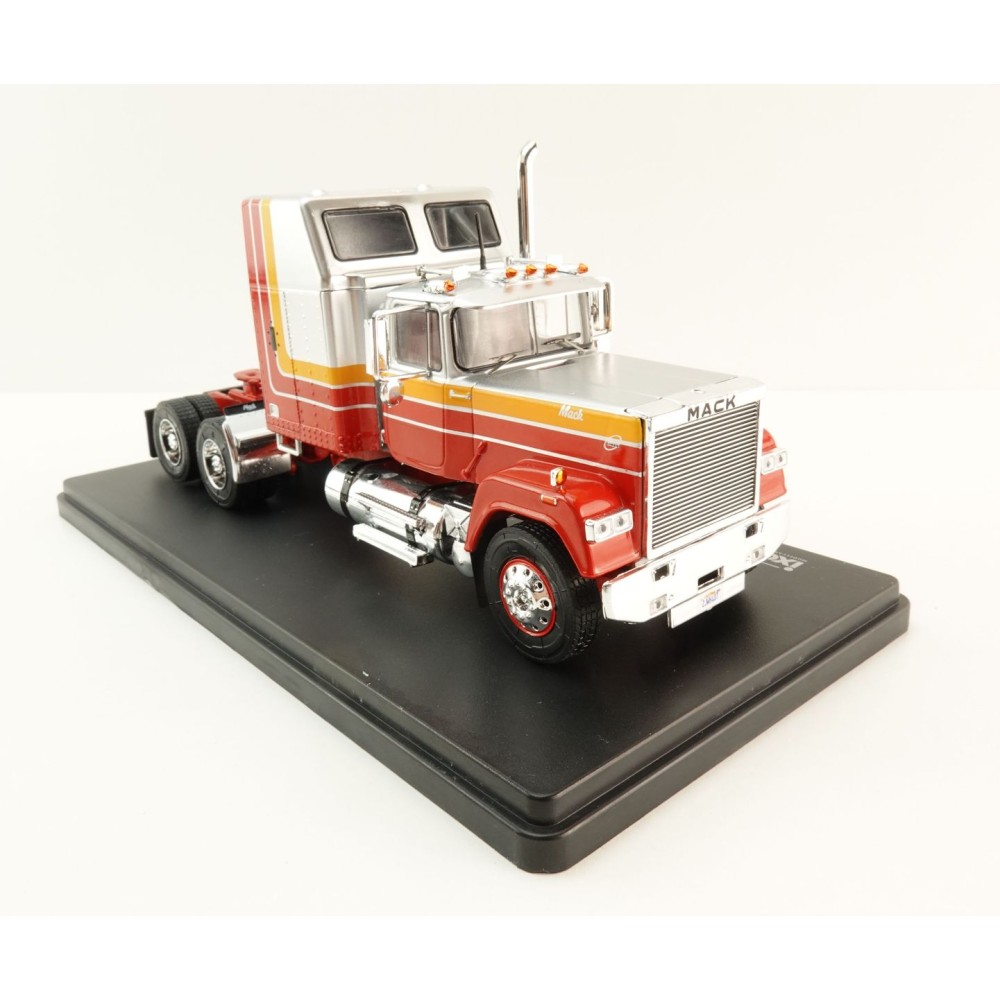 IXO TR187.22 - 1985 Mack Superliner Magnum 6x4 Prime Mover Silver / Red PAINT ISSUE - Scale 1:43