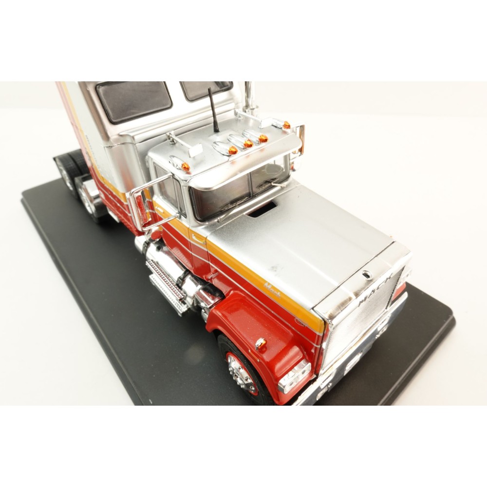 IXO TR187.22 - 1985 Mack Superliner Magnum 6x4 Prime Mover Silver / Red PAINT ISSUE - Scale 1:43