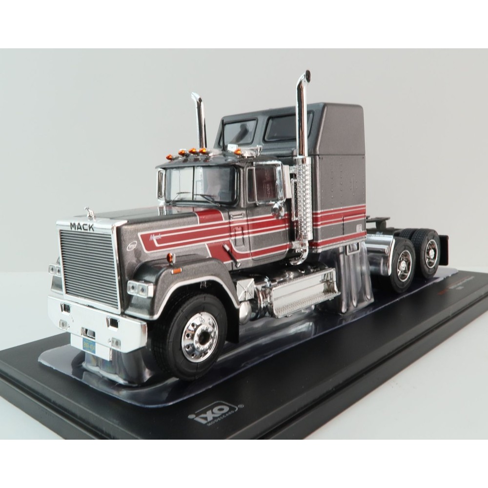 IXO TR187.22 - 1985 Mack Superliner Magnum 6x4 Prime Moverr Grey / Red - Scale 1:43
