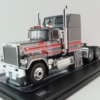 IXO TR187.22 - 1985 Mack Superliner Magnum 6x4 Prime Moverr Grey / Red - Scale 1:43
