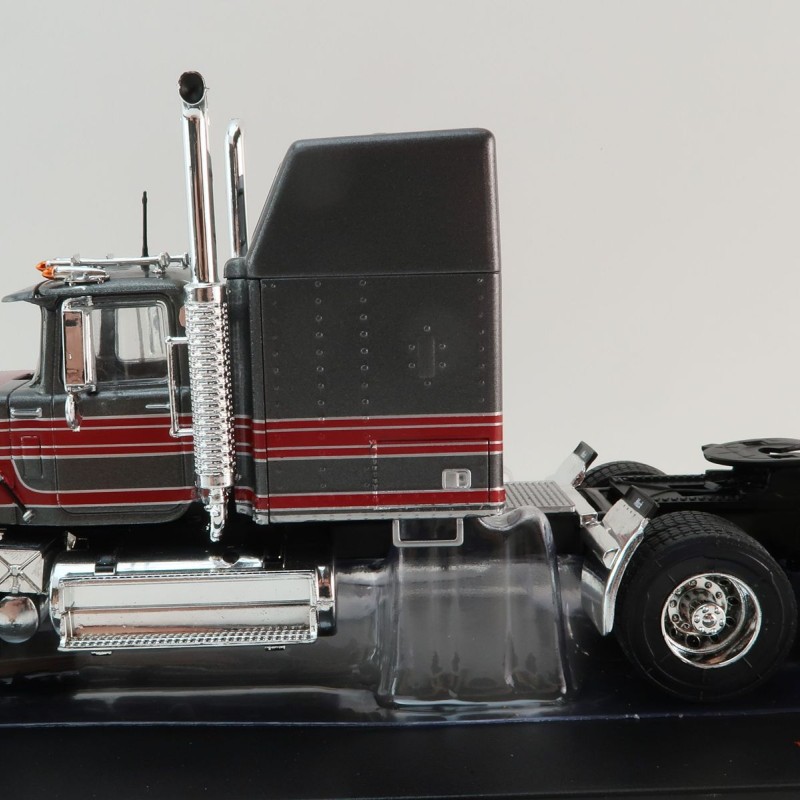 IXO TR187.22 - 1985 Mack Superliner Magnum 6x4 Prime Moverr Grey / Red - Scale 1:43