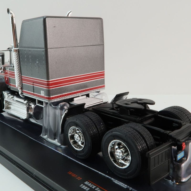 IXO TR187.22 - 1985 Mack Superliner Magnum 6x4 Prime Moverr Grey / Red - Scale 1:43