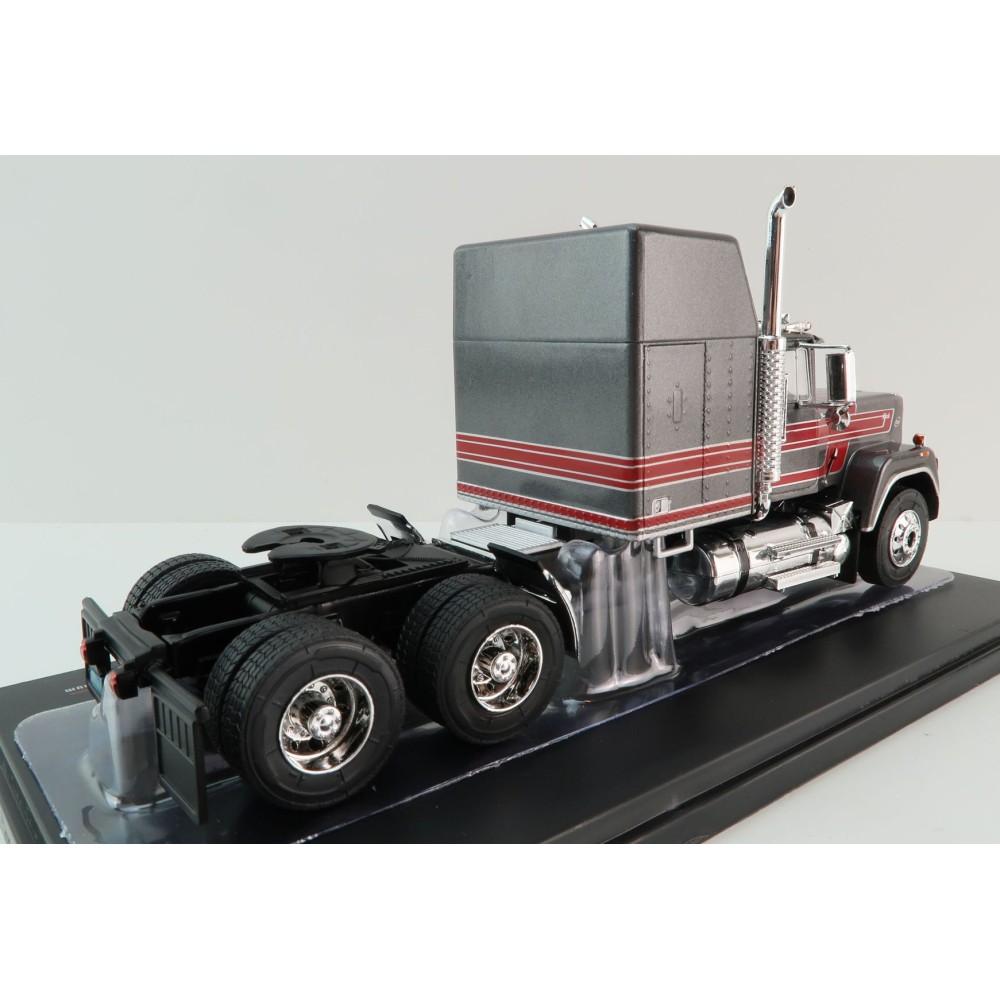 IXO TR187.22 - 1985 Mack Superliner Magnum 6x4 Prime Moverr Grey / Red - Scale 1:43