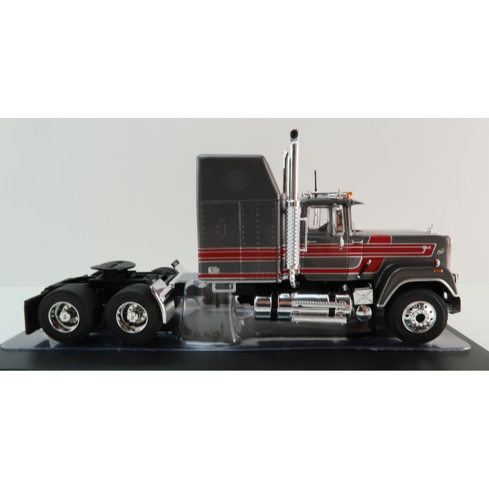 IXO TR187.22 - 1985 Mack Superliner Magnum 6x4 Prime Moverr Grey / Red - Scale 1:43