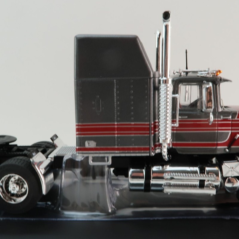 IXO TR187.22 - 1985 Mack Superliner Magnum 6x4 Prime Moverr Grey / Red - Scale 1:43