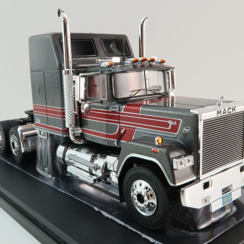 IXO TR187.22 - 1985 Mack Superliner Magnum 6x4 Prime Moverr Grey / Red - Scale 1:43