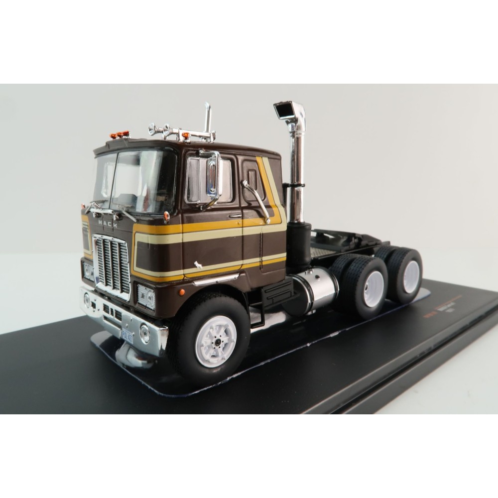 IXO TR191.22 - 1977 Mack F700 6x4 Prime Mover Brown - Scale 1:43
