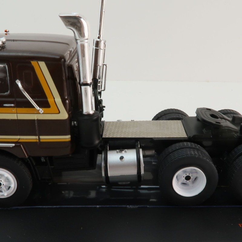IXO TR191.22 - 1977 Mack F700 6x4 Prime Mover Brown - Scale 1:43