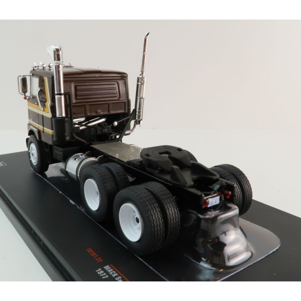 IXO TR191.22 - 1977 Mack F700 6x4 Prime Mover Brown - Scale 1:43