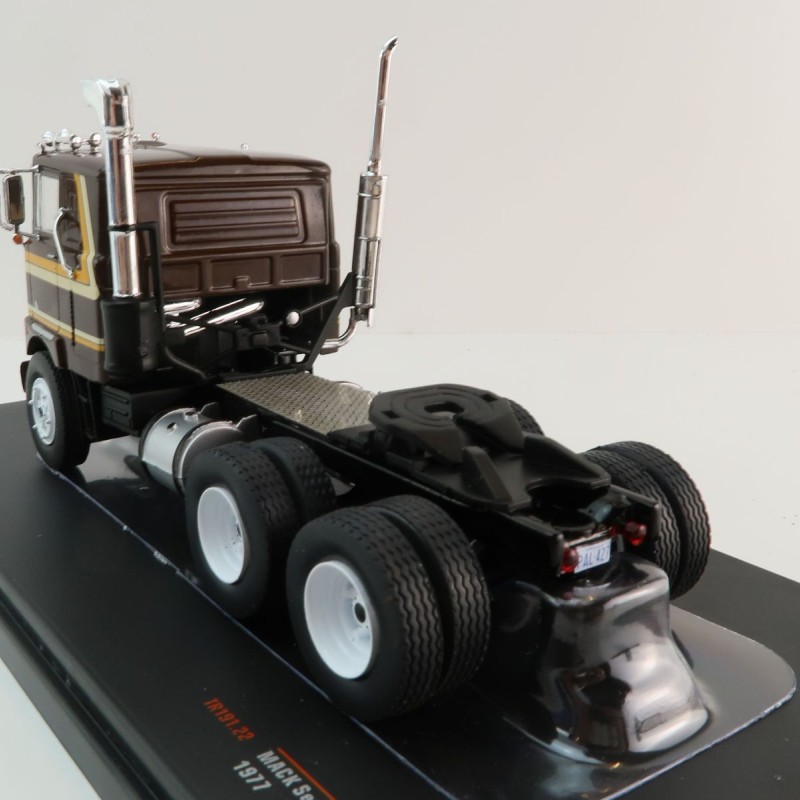 IXO TR191.22 - 1977 Mack F700 6x4 Prime Mover Brown - Scale 1:43