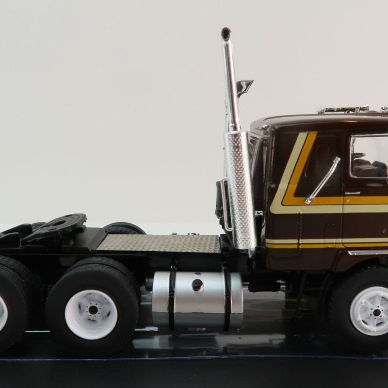 IXO TR191.22 - 1977 Mack F700 6x4 Prime Mover Brown - Scale 1:43