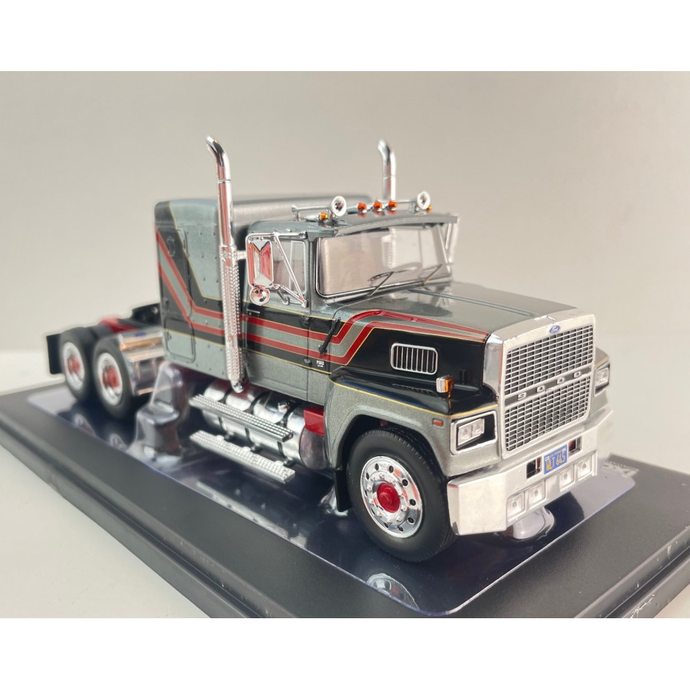 IXO TR222.22 - 1978 Ford LTL 9000 6x4 Truck Silver - Scale 1:43