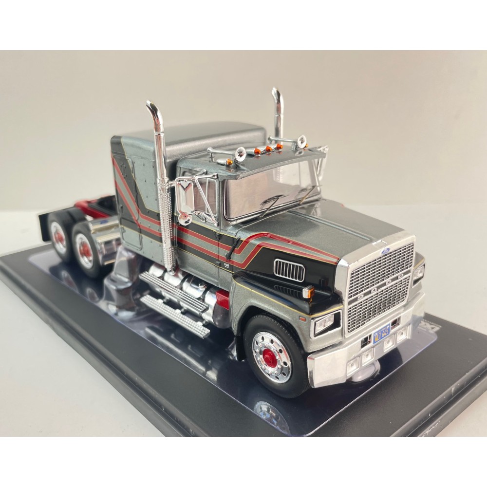 IXO TR222.22 - 1978 Ford LTL 9000 6x4 Truck Silver - Scale 1:43