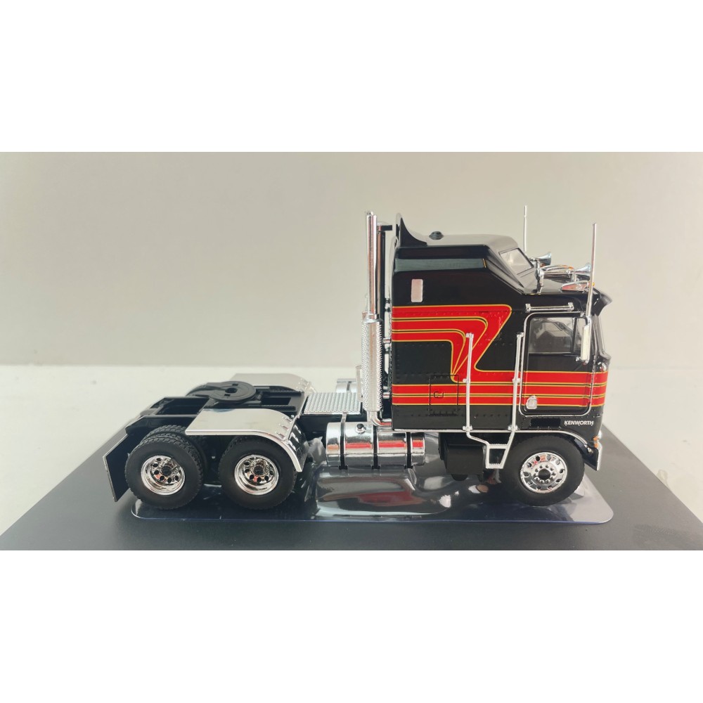 IXO TR229.22 - 1976 Kenworth K100 Aerodyne 6x4 Truck - Black Red - Scale 1:43