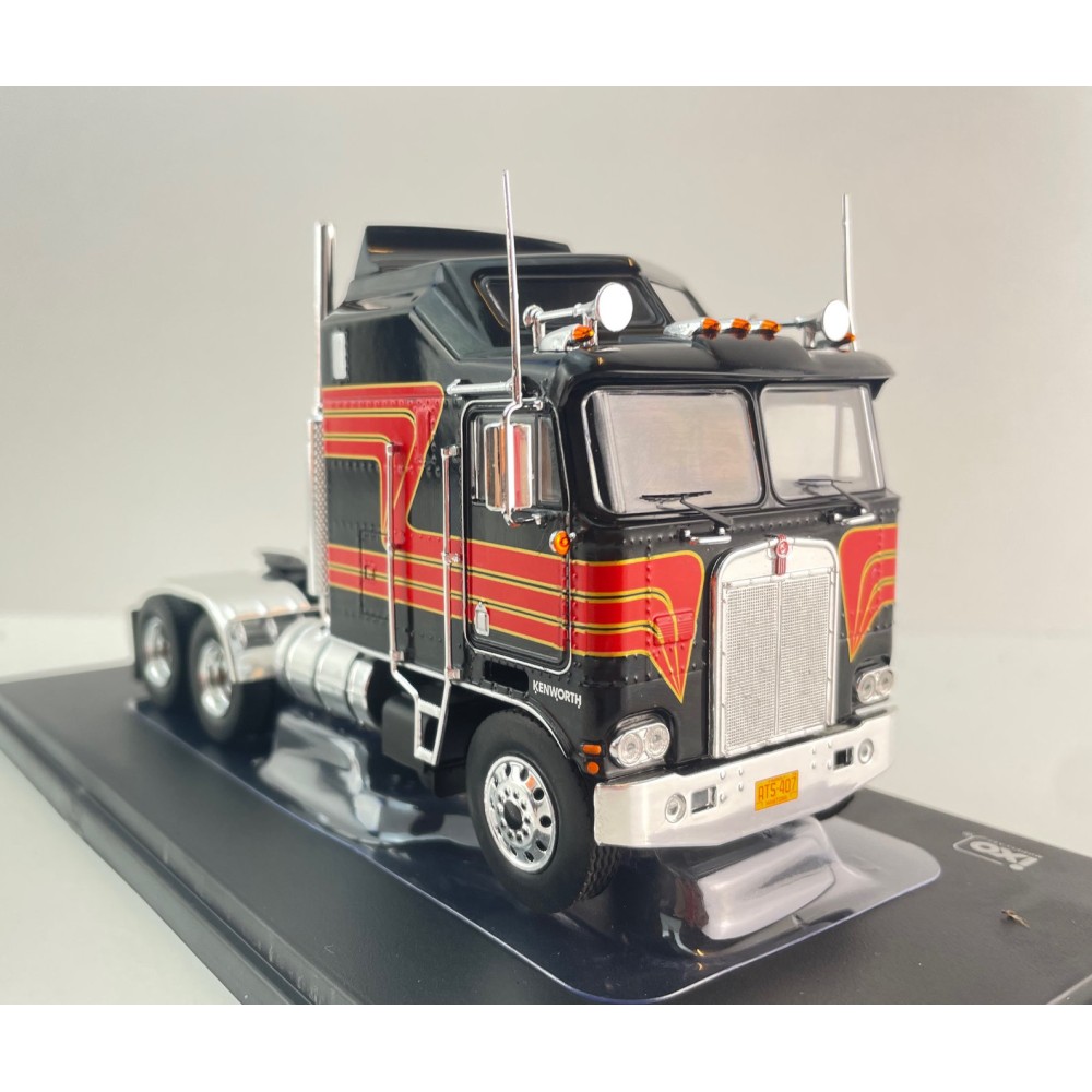 IXO TR229.22 - 1976 Kenworth K100 Aerodyne 6x4 Truck - Black Red - Scale 1:43