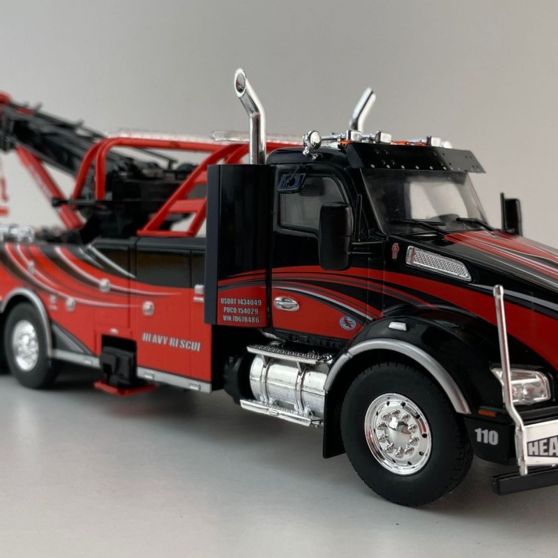 IXO TTR032.23 - 2018 Kenworth T880 Rotator Tow Truck Heavy Rescue Red / Black - Scale 1:43