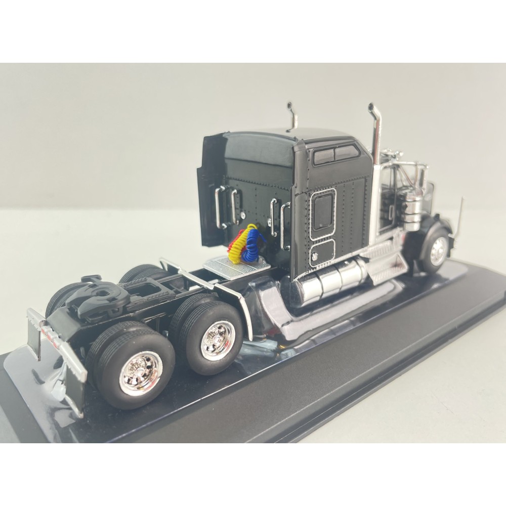 IXO U64TR014B - 1990 Kenworth W900 6x4 Truck Sleeper Cab Black - Scale 1:64