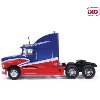 IXO U64TR015 - 1990 Ford Aeromax 6x4 Prime Mover Red and Blue - Scale 1:64