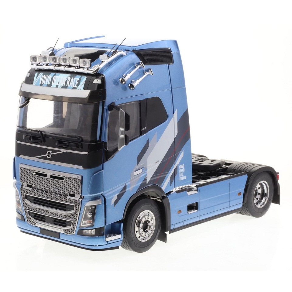 IXO - Volvo FH16 XL Cab Metallic Light Blue Premium ClassiXXs - Scale 1:18