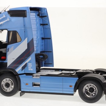 IXO - Volvo FH16 XL Cab Metallic Light Blue Premium ClassiXXs - Scale 1:18