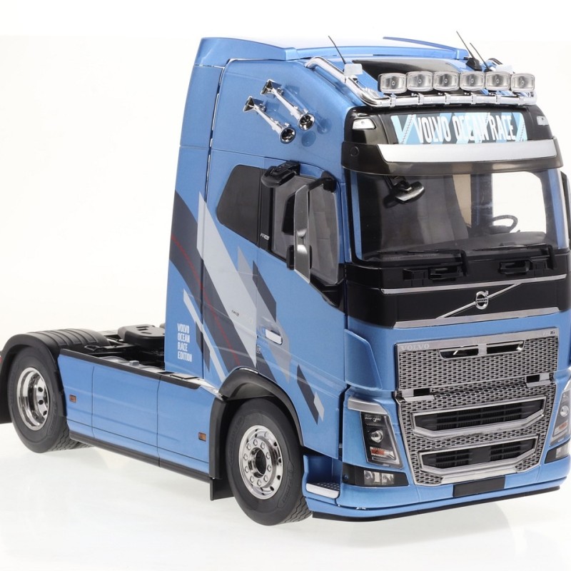 IXO - Volvo FH16 XL Cab Metallic Light Blue Premium ClassiXXs - Scale 1:18