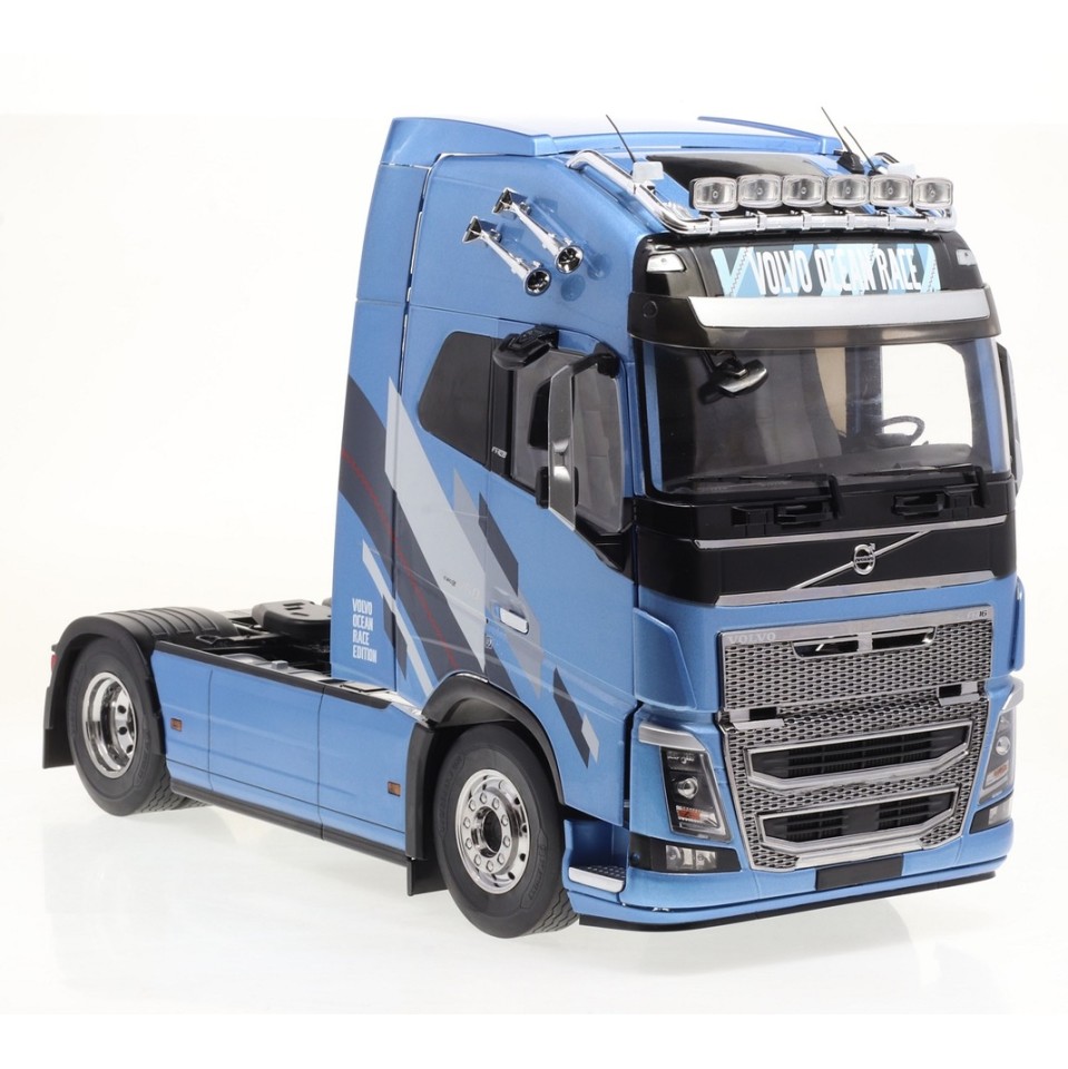 IXO - Volvo FH16 XL Cab Metallic Light Blue Premium ClassiXXs - Scale 1:18