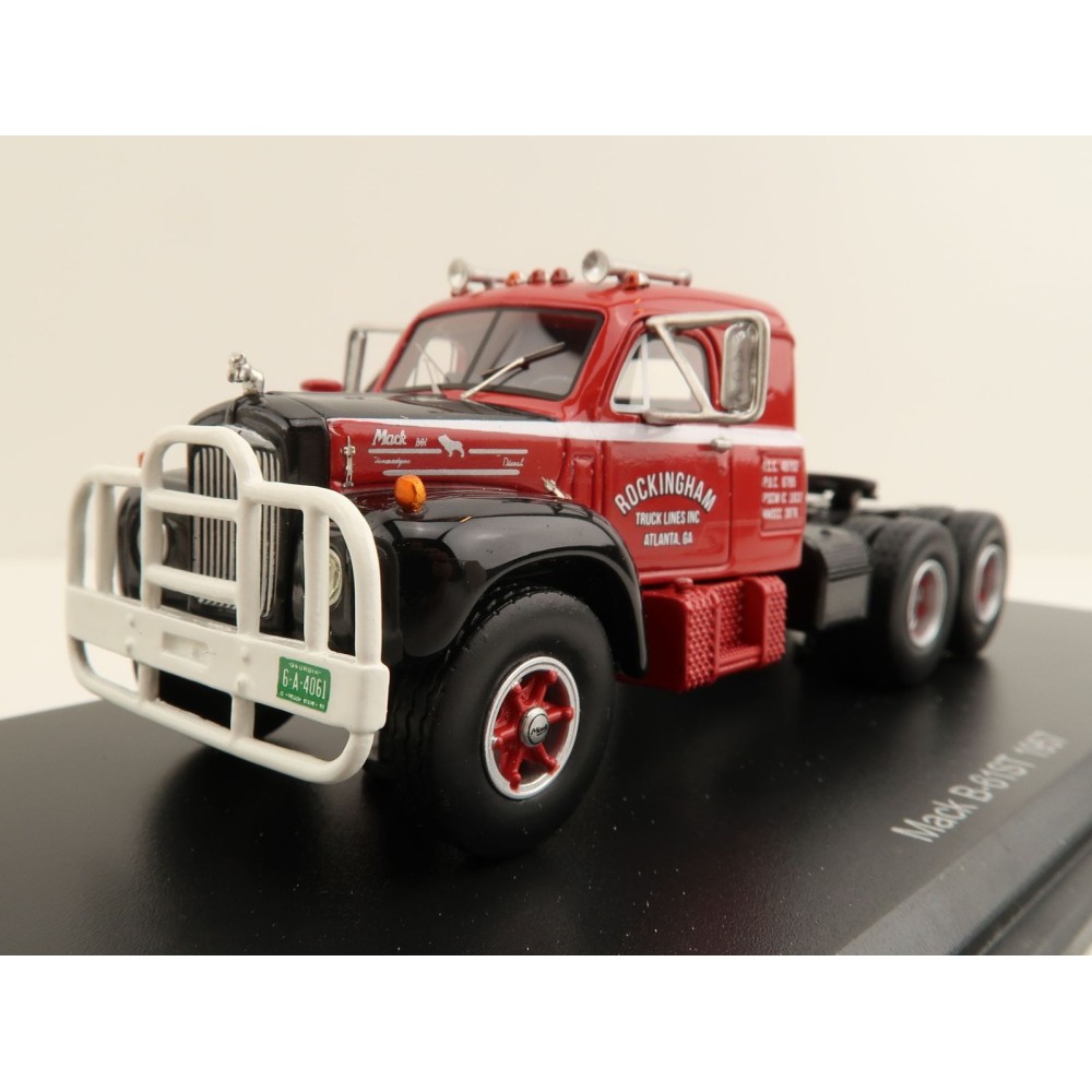 Neo 64061 - 1957 Mack B-61ST Red/Black with Sleeper Cab - Scale 1:64