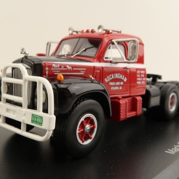 Neo 64061 - 1957 Mack B-61ST Red/Black with Sleeper Cab - Scale 1:64