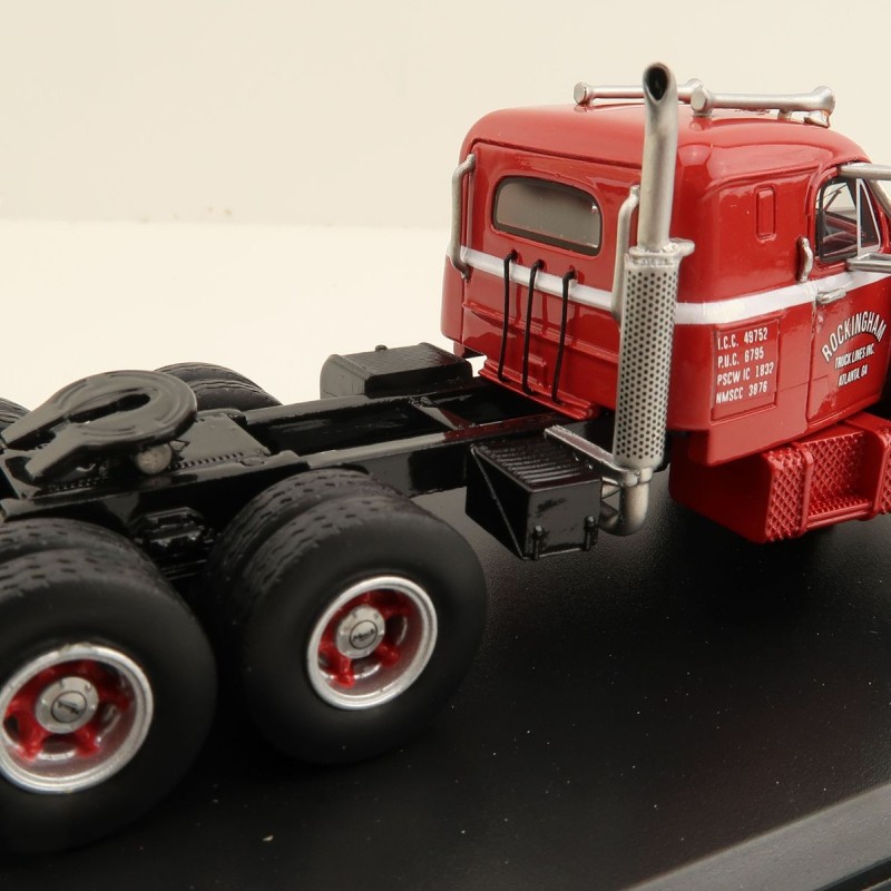 Neo 64061 - 1957 Mack B-61ST Red/Black with Sleeper Cab - Scale 1:64