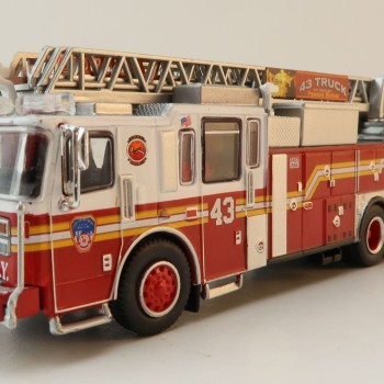 PCX87 - Ferrara Ultra Ladder 43 Fire Department New York Manhattan 2013 - Scale 1:87 !!! Second Paint issue !!!