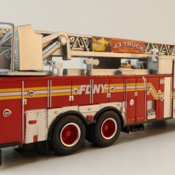 PCX87 - Ferrara Ultra Ladder 43 Fire Department New York Manhattan 2013 - Scale 1:87 !!! Second Paint issue !!!