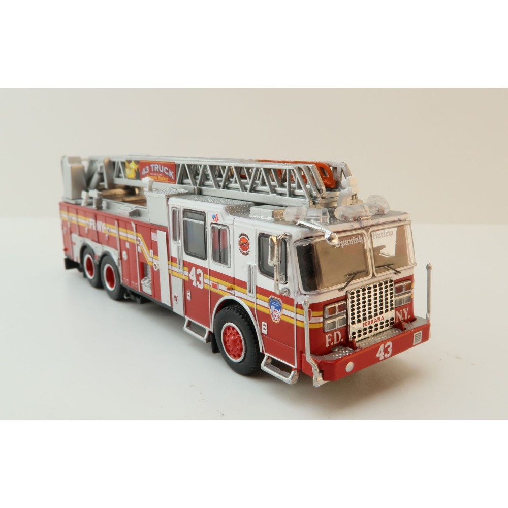 PCX87 - Ferrara Ultra Ladder 43 Fire Department New York Manhattan 2013 - Scale 1:87 !!! Second Paint issue !!!